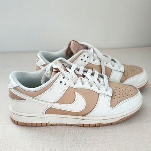 Nike Dunk Low sneakers